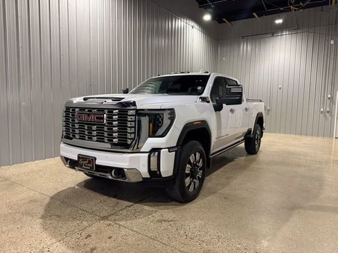 Used 2024 GMC Sierra 2500 Denali w/ Denali Reserve Package AWD/4WD image 1