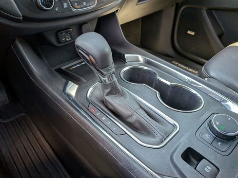 Used 2023 Chevrolet Traverse Premier FWD image 20