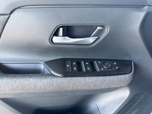 Used 2025 Nissan Kicks SV FWD image 10