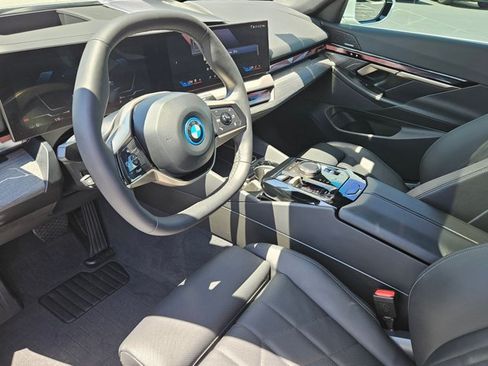 Used 2025 BMW i5 eDrive40i w/ Premium Package RWD image 15