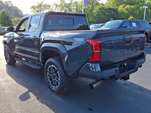Used 2024 Toyota Tacoma TRD Sport w/ TRD Sport Upgrade Package AWD/4WD image 4