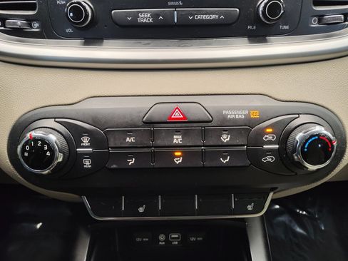 Used 2016 Kia Sorento LX w/ LX Convenience Package image 19