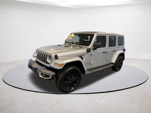 Used 2024 Jeep Wrangler Sahara w/ Technology Group image 3