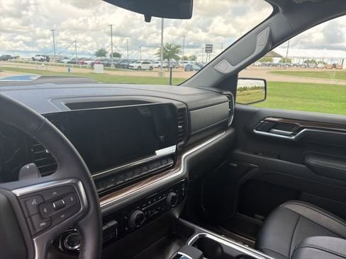 Used 2025 Chevrolet Silverado 1500 LT Trail Boss w/ Convenience Package II AWD/4WD image 13