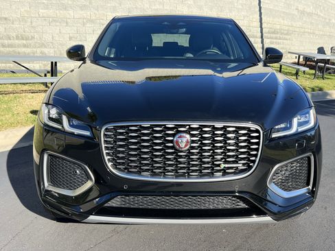 Certified 2022 Jaguar F-PACE R-Dynamic S image 10