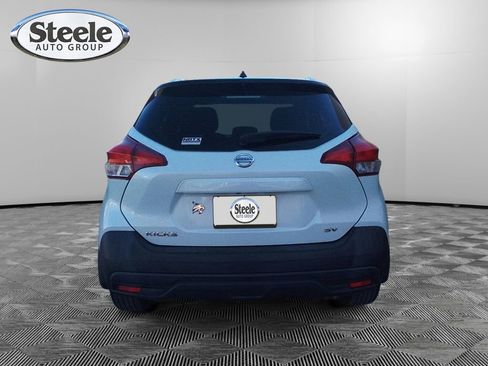 Used 2019 Nissan Kicks SV image 4