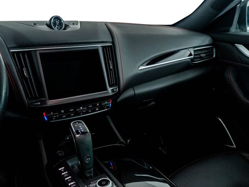 Used 2022 Maserati Levante Modena image 12