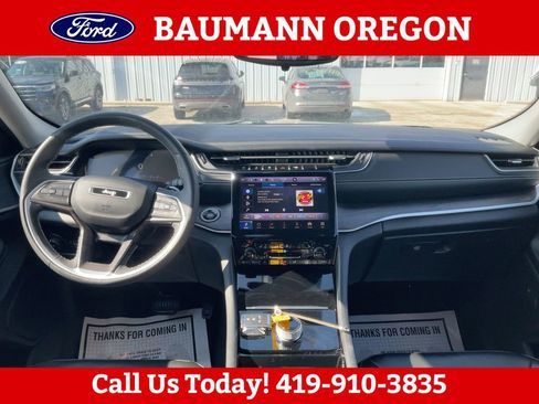 Used 2023 Jeep Grand Cherokee Limited AWD/4WD image 17