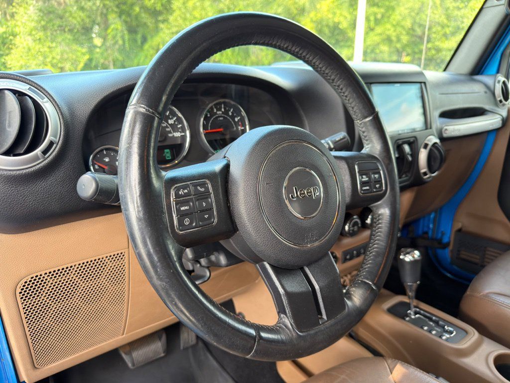 Used 2015 Jeep Wrangler Unlimited Sahara w/ Dual Top Group AWD/4WD image 15