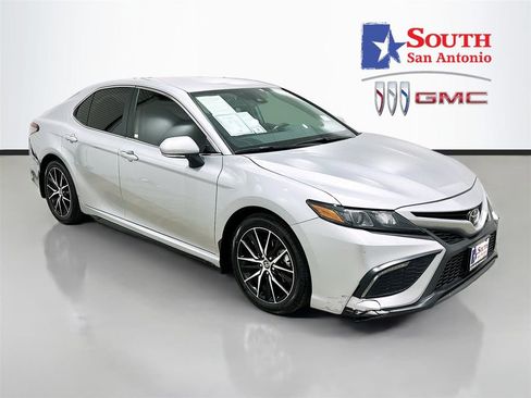 Used 2024 Toyota Camry SE FWD image 1