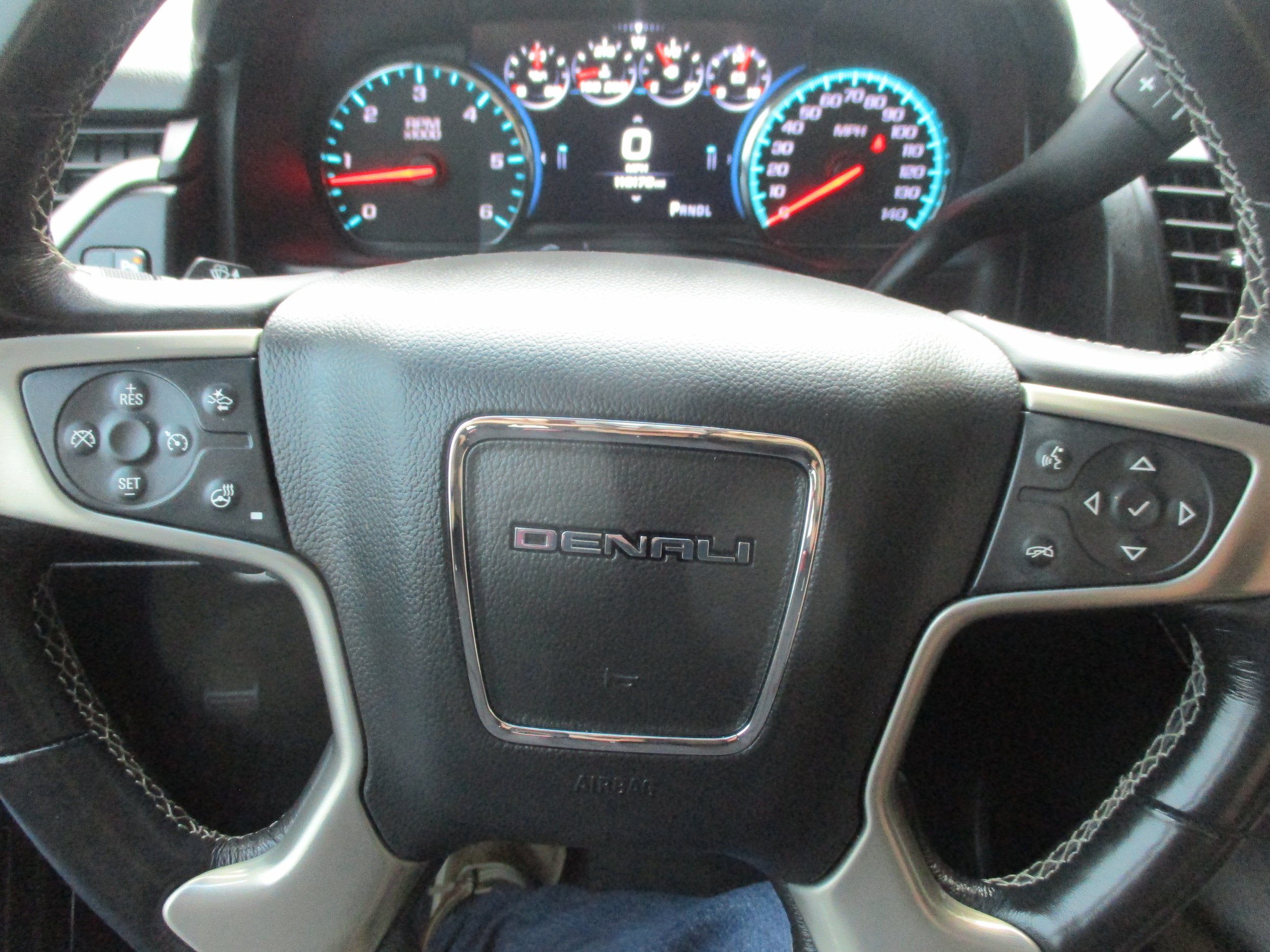 Used 2018 GMC Yukon Denali RWD image 20