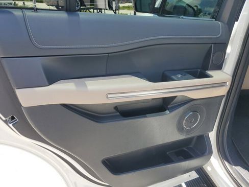 Used 2022 Ford Expedition Limited RWD image 19