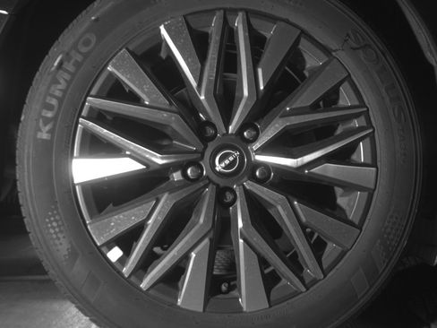 Used 2025 Nissan Altima 2.5 SV FWD image 12