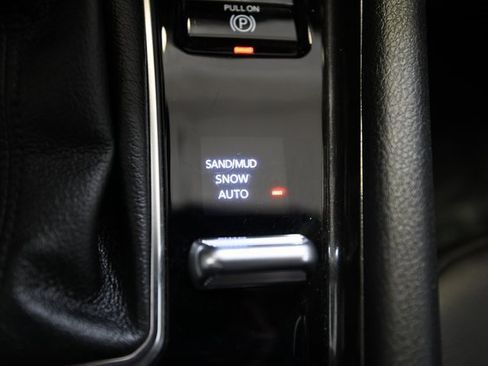 Used 2024 Jeep Compass Latitude image 24