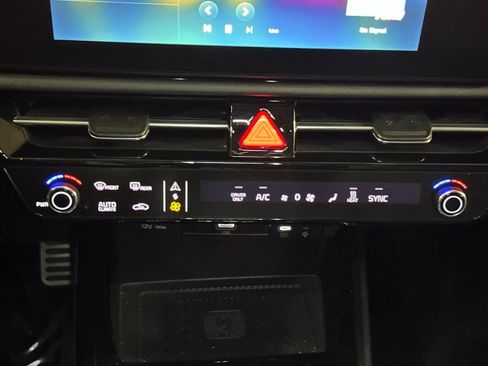Certified 2023 Kia Niro Wave image 20