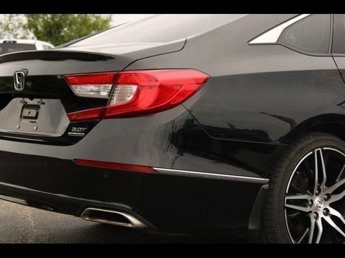 Used 2021 Honda Accord Touring image 9