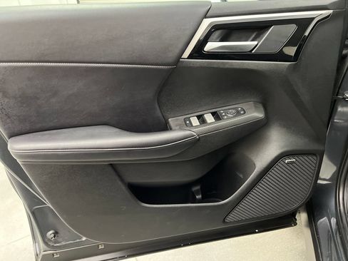 Used 2025 Mitsubishi Outlander SE AWD/4WD image 14