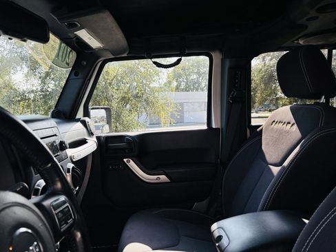 Used 2014 Jeep Wrangler Unlimited Sahara w/ Connectivity Group image 32