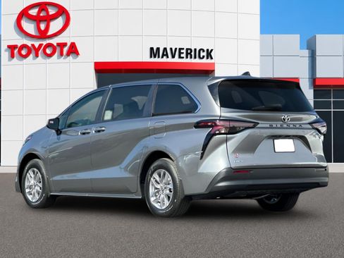 New 2026 Toyota Sienna LE FWD image 3
