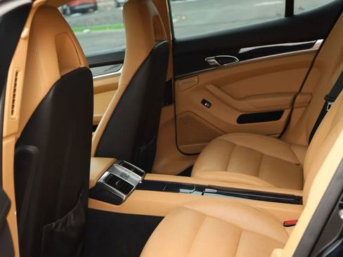 Used 2013 Porsche Panamera 4 Platinum Edition image 36