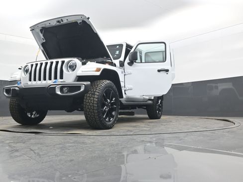 Used 2023 Jeep Wrangler Sahara w/ Cold Weather Group image 41
