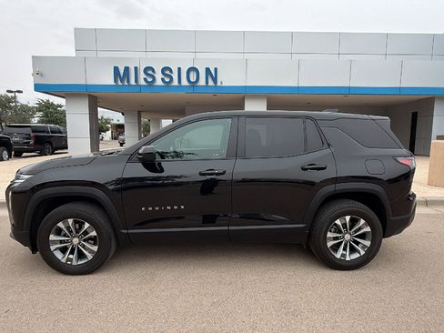 Used 2025 Chevrolet Equinox LT FWD image 2