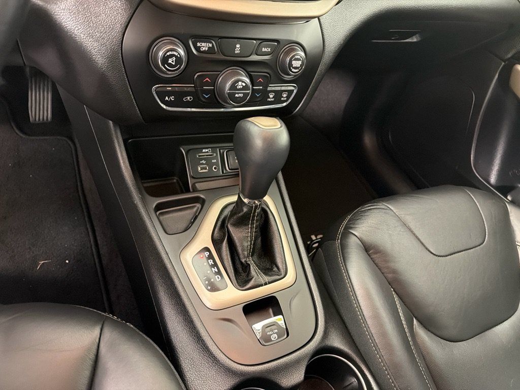 Used 2018 Jeep Cherokee Limited FWD image 17