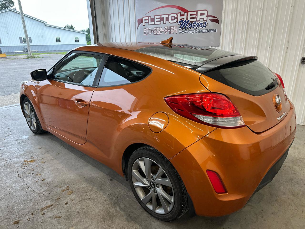 Used 2016 Hyundai Veloster FWD image 3