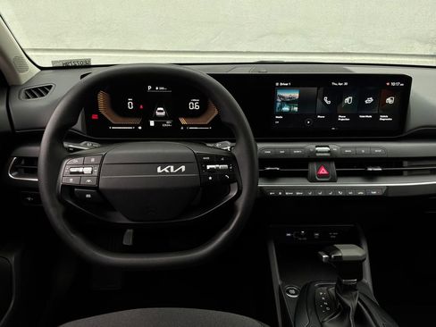 Used 2025 Kia K4 FWD image 13