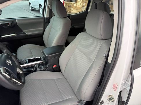 Used 2020 Toyota Tacoma SR5 RWD image 12