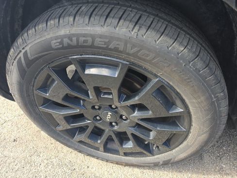 Used 2022 Kia Telluride EX w/ EX Premium Package image 10