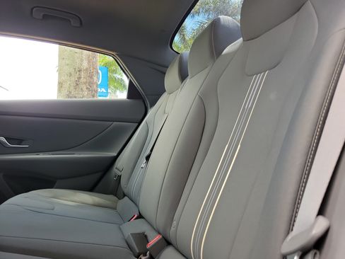 Used 2023 Hyundai Elantra Blue FWD image 10