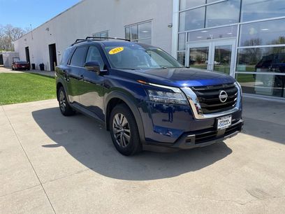 Used 2022 Nissan Pathfinder SV w/ SV Premium Package