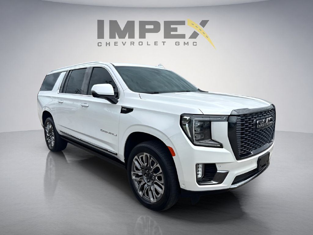 Used 2023 GMC Yukon XL Denali Ultimate AWD/4WD image 7