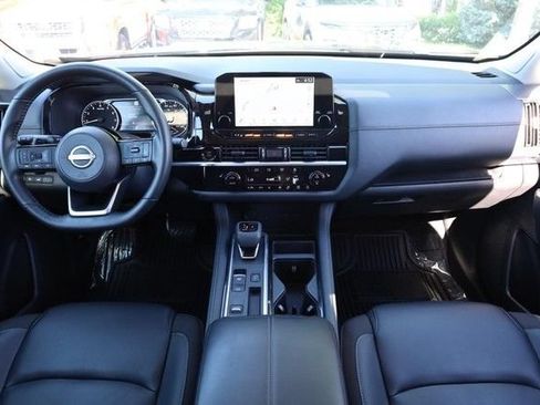 Certified 2025 Nissan Pathfinder SL w/ SL Premium Package FWD image 28