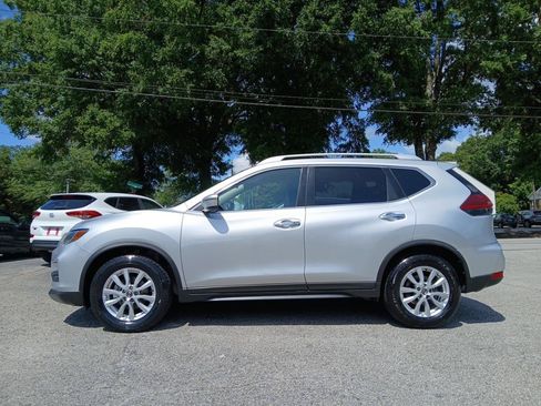 Used 2019 Nissan Rogue SV FWD image 1