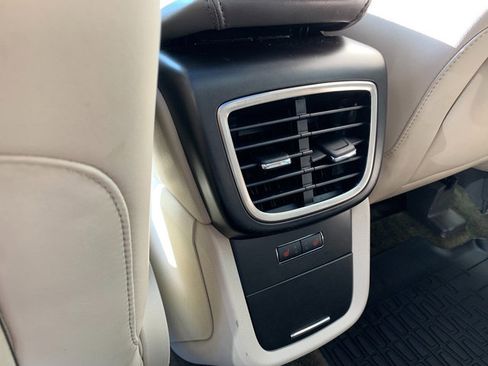 Used 2018 Lincoln MKX Reserve w/ Lincoln MKX Climate Package image 18