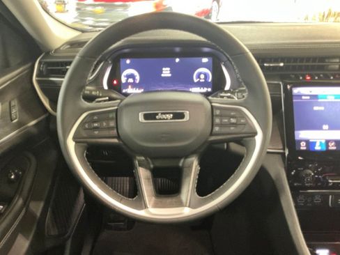 Used 2023 Jeep Grand Cherokee L Limited image 19