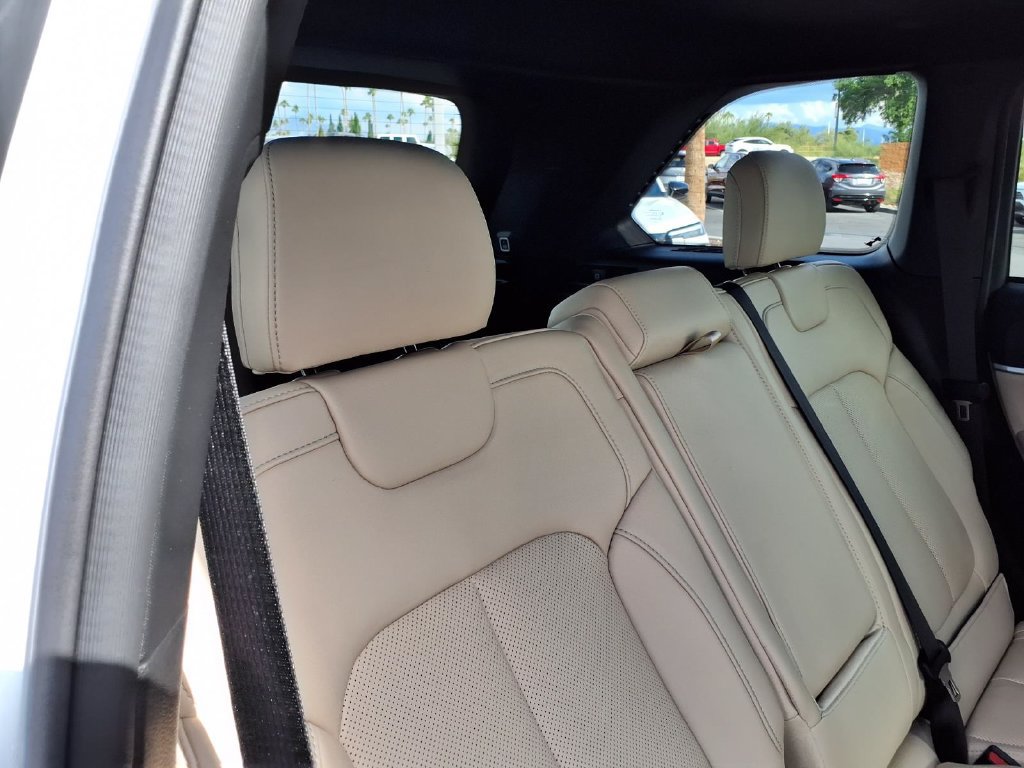 Used 2026 Jeep Grand Cherokee Limited w/ Luxury Tech Group II AWD/4WD image 23