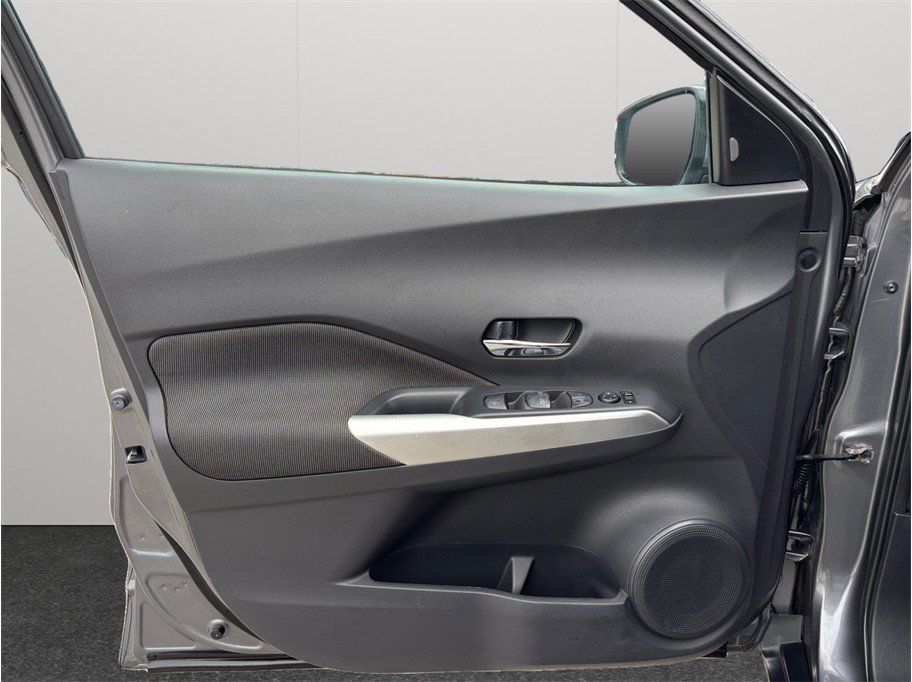 Used 2019 Nissan Kicks SV FWD image 17