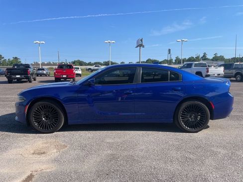 Used 2020 Dodge Charger SXT w/ Plus Group RWD image 4