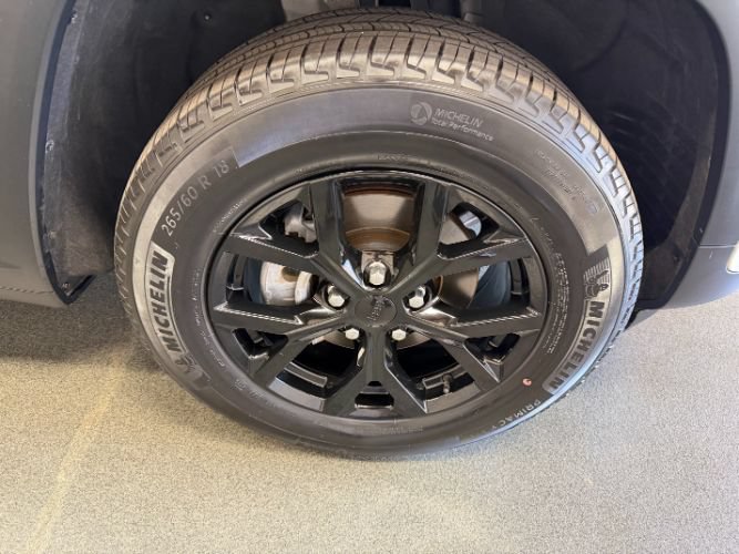 Used 2024 Jeep Grand Cherokee Altitude AWD/4WD image 7