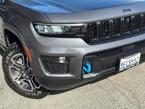 Certified 2022 Jeep Grand Cherokee Trailhawk w/ Luxury Tech Group III AWD/4WD image 6