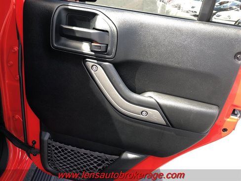 Used 2018 Jeep Wrangler Unlimited Sport S AWD/4WD image 19