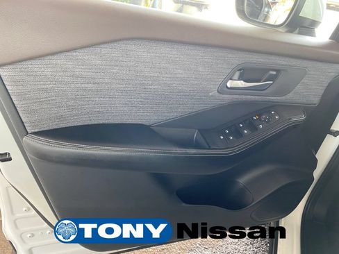 Used 2021 Nissan Rogue SV FWD image 13