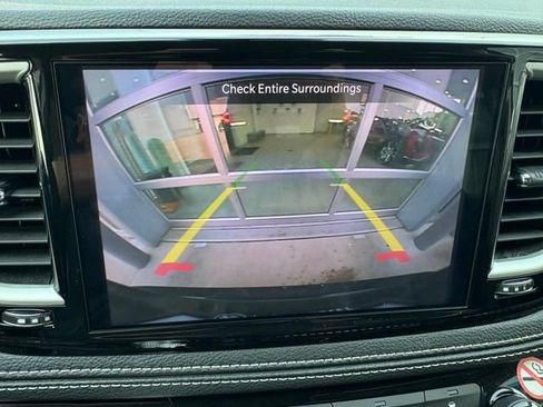 Used 2024 Chrysler Pacifica Limited FWD image 4