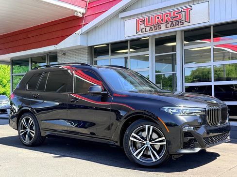 Used 2022 BMW X7 xDrive40i w/ M Sport Package AWD/4WD image 1