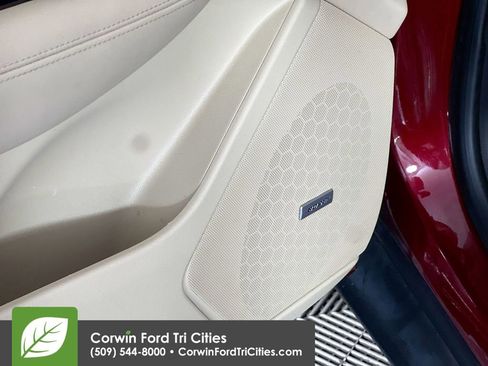 Used 2017 Cadillac XT5 Luxury w/ Driver Awareness Package FWD image 12