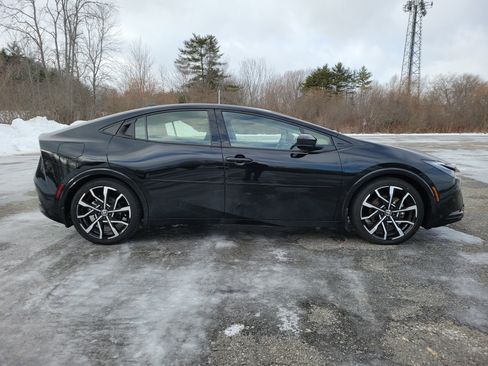 Used 2024 Toyota Prius Prime SE image 4