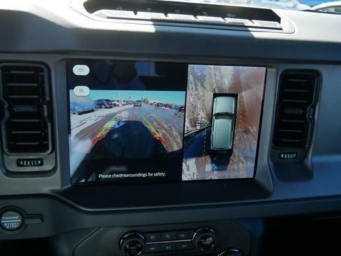 Used 2025 Ford Bronco Badlands image 35